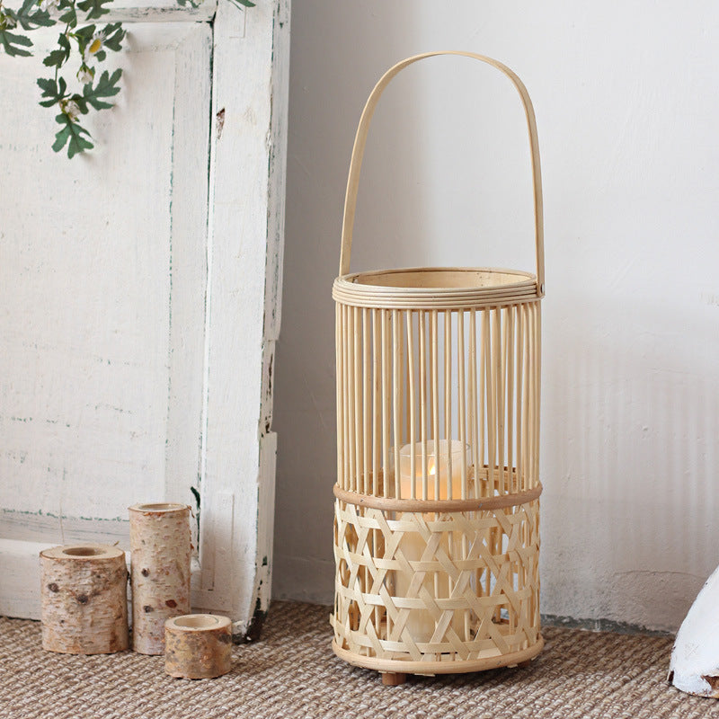 Handgefertigte Laterne aus Rattan Karnz