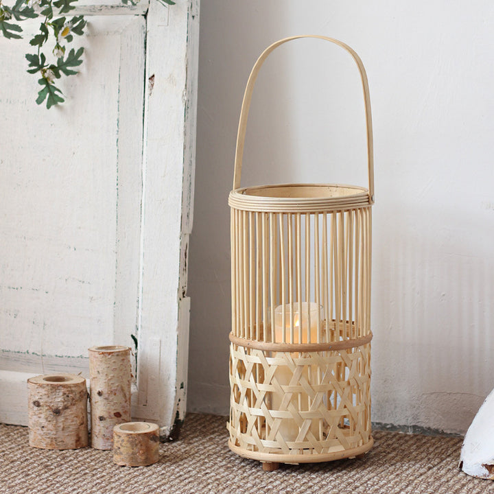 Handgefertigte Laterne aus Rattan Karnz