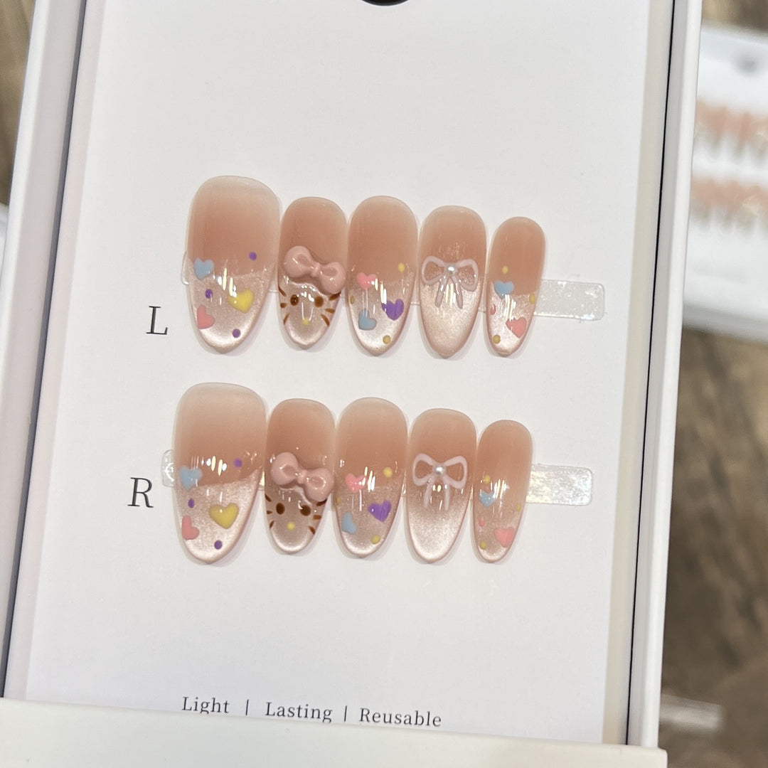 Dekorativer Press-On Nail Set mit bunten Herz- und Schleifendekoren Karnz