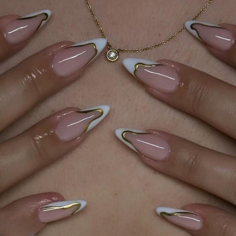 DIY Press-On-Nagelset mit eleganten goldenen Akzenten Karnz