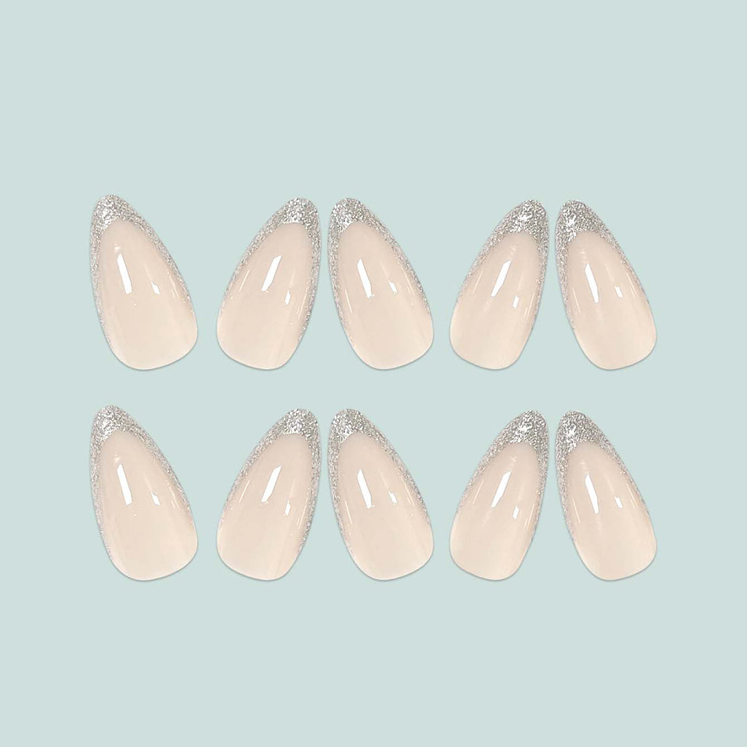 Glamouröse Stiletto Kunstnägel mit Glitzer-Spitzen Karnz
