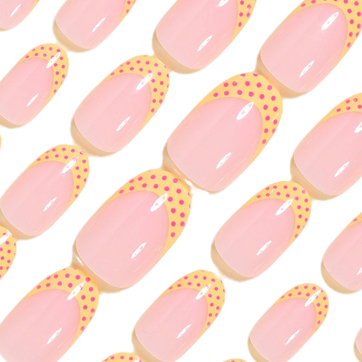 Schickes Pünktchen-Nageldesign Karnz