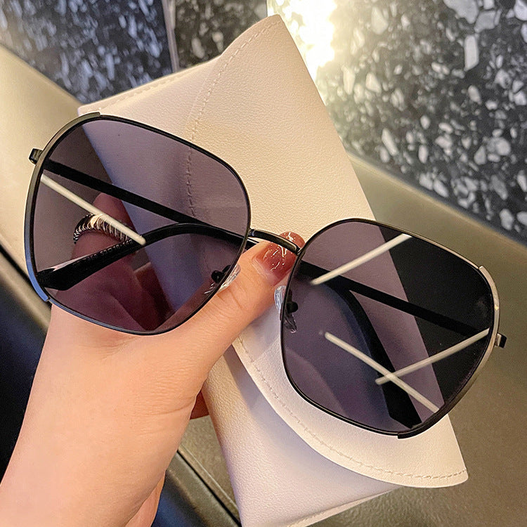 Damen Große quadratische Sonnenbrille mit hochwertigem Metallrahmen Karnz
