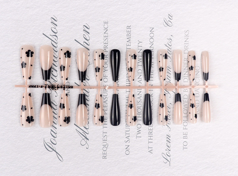 Dekorative schwarze florale Stiletto Press-On Nägel Karnz