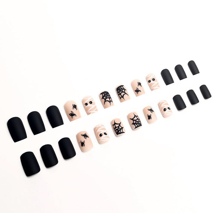 Kunstnagelset mit einzigartigen Mustern Karnz