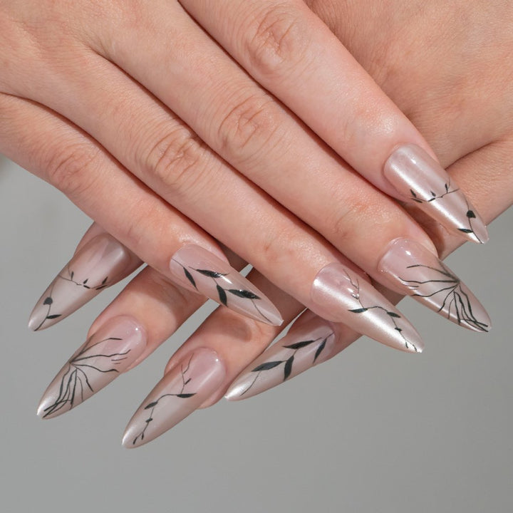 Dekorative Nagelkunst Karnz