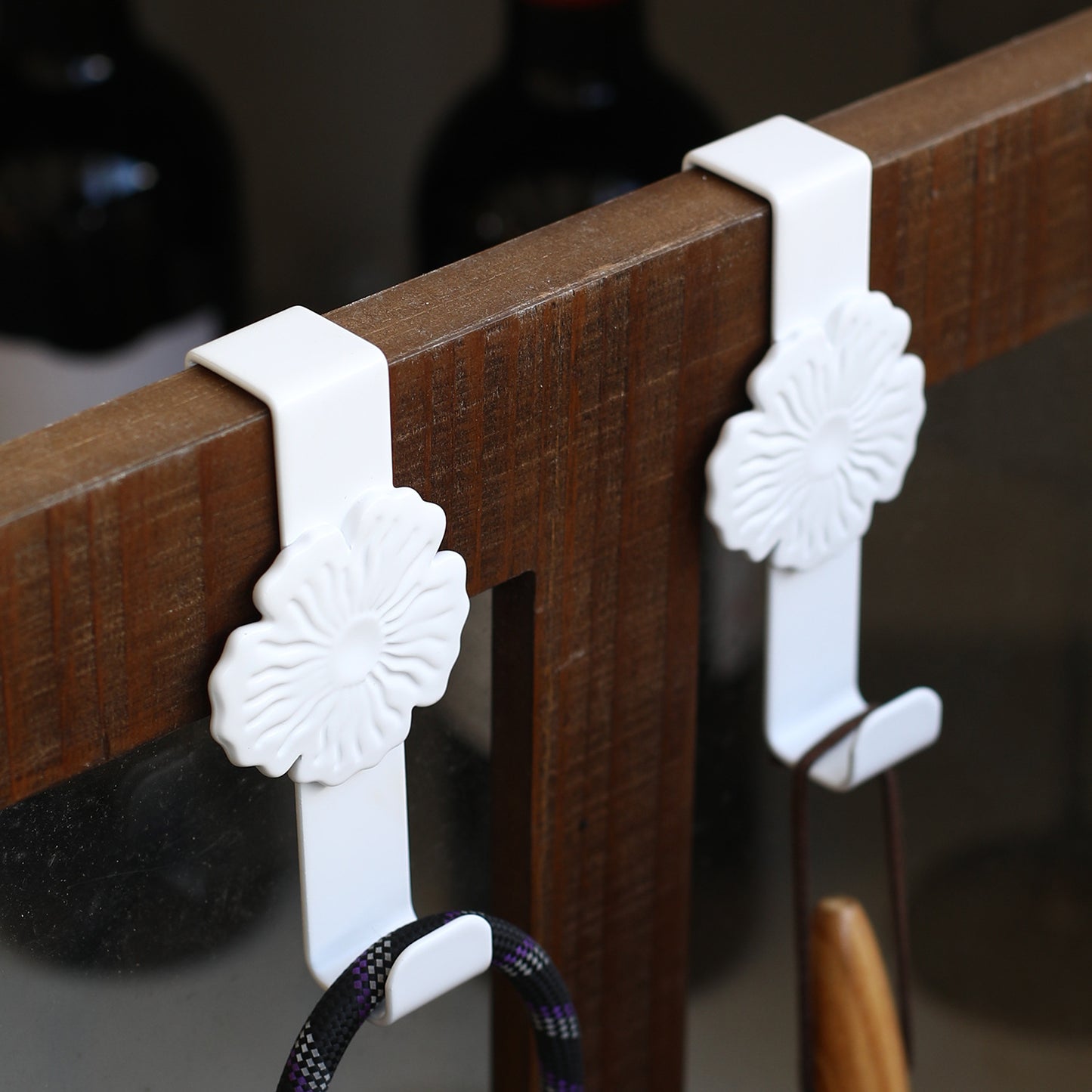 Unisex Wandhaken mit floralem Design Karnz