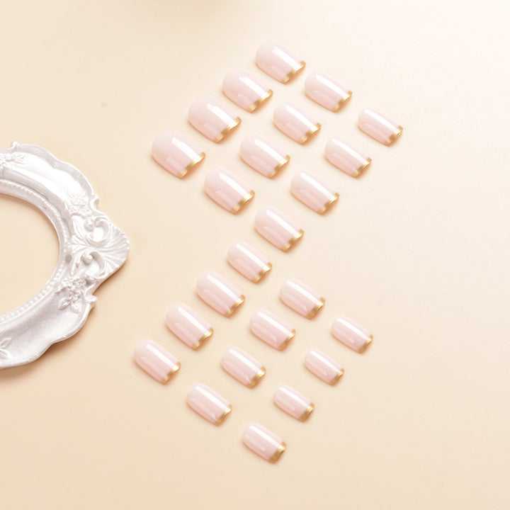 Elegante glänzende französische Nagelspitzen Karnz