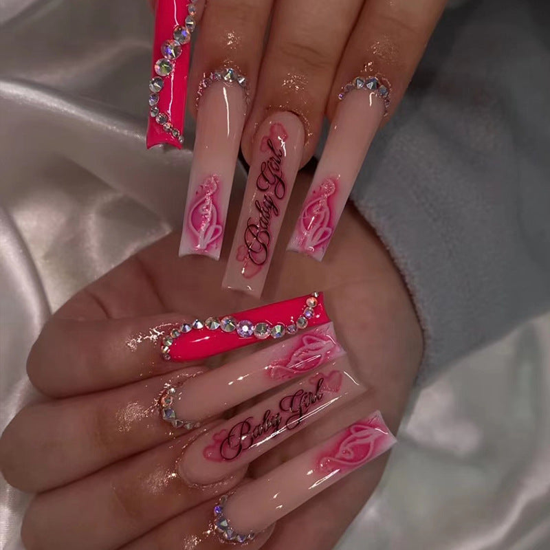 Künstliche Nagelkunst mit luxuriösen Strass- und Blumendekoren Karnz