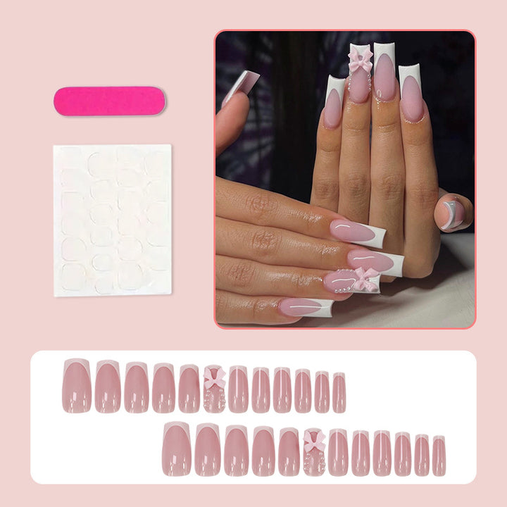 Kunstnagelset mit trendigen 3D-Verzierungen und eleganten Akzenten Karnz