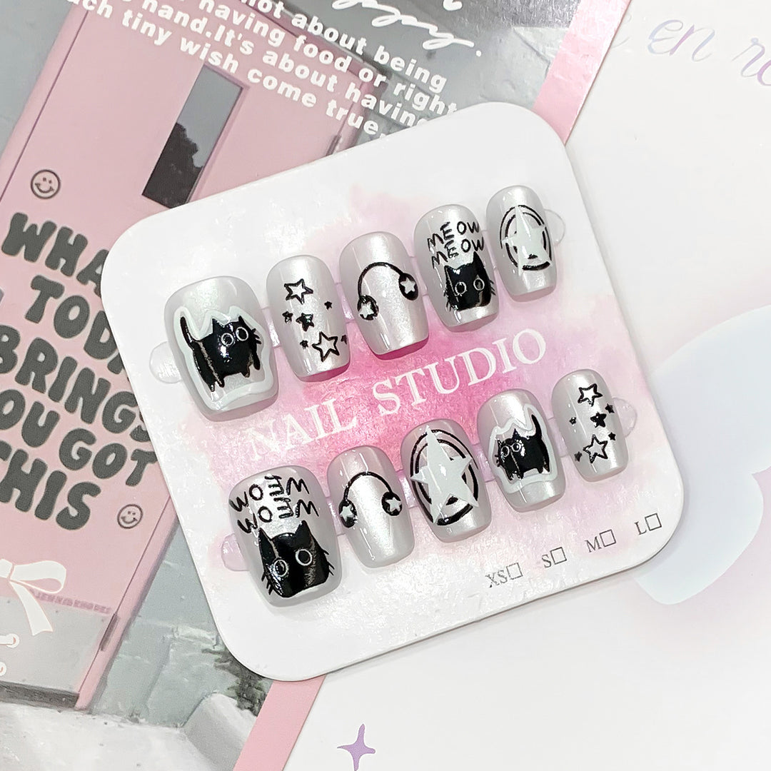 Verspielte Nagelkunst mit Katzenmotiven Karnz