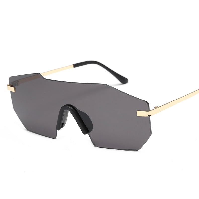 Damen Oversized-Sonnenbrille im futuristischen Design Karnz