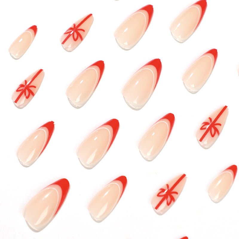 Elegante Nagelverlängerungen mit weihnachtlichem Design Karnz