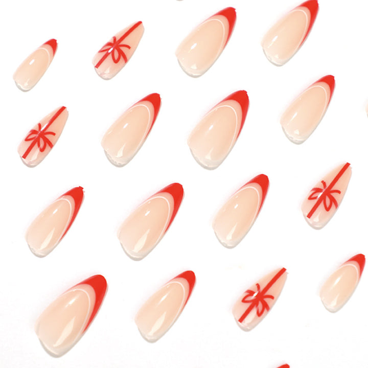 Elegante Nagelverlängerungen mit weihnachtlichem Design Karnz