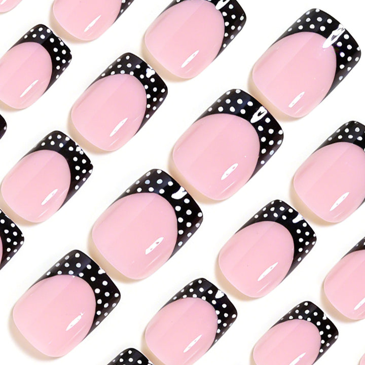 Stylisches French Tip Nagelkunst-Set Karnz