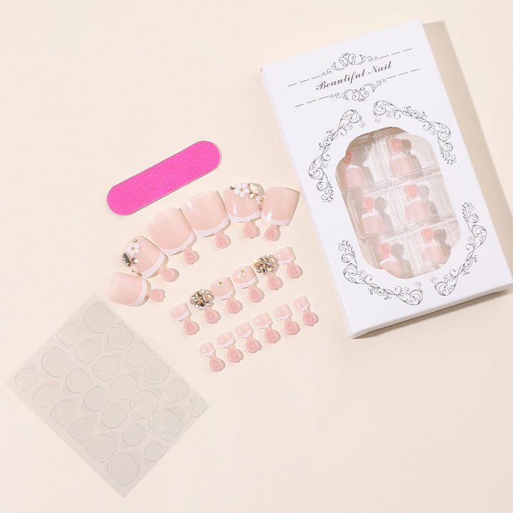 Kunstnagelset mit eleganten Glitzer- und Blumendetails Karnz