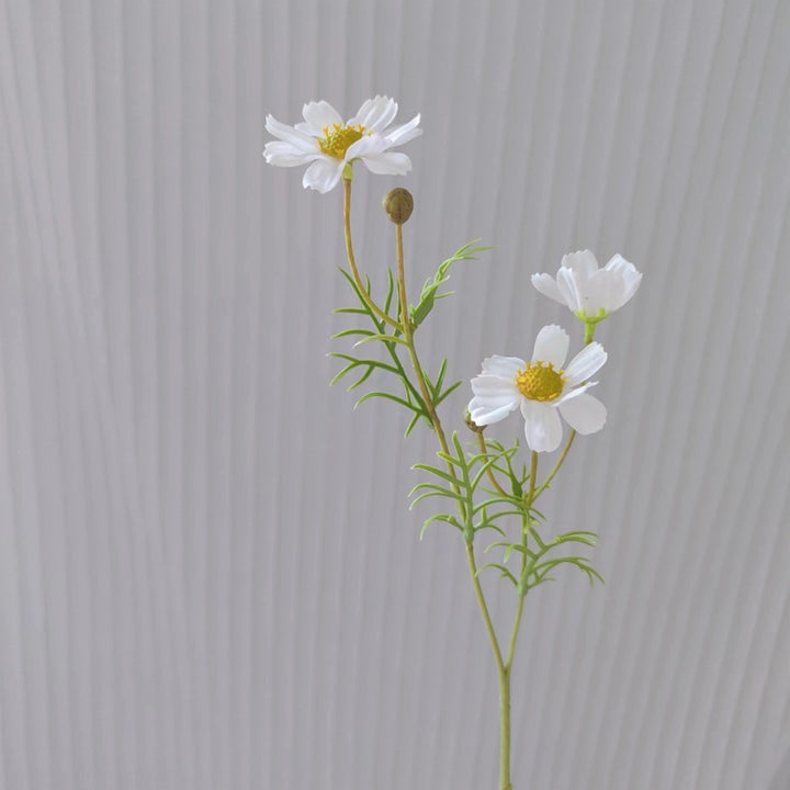 Realistische Blumenstielanordnung