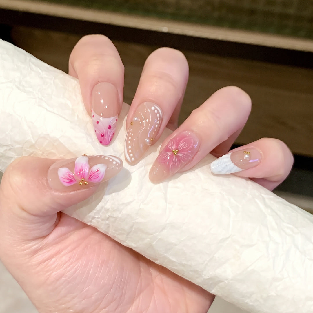Florales Akzent Press-On Nagelkunst Set Karnz