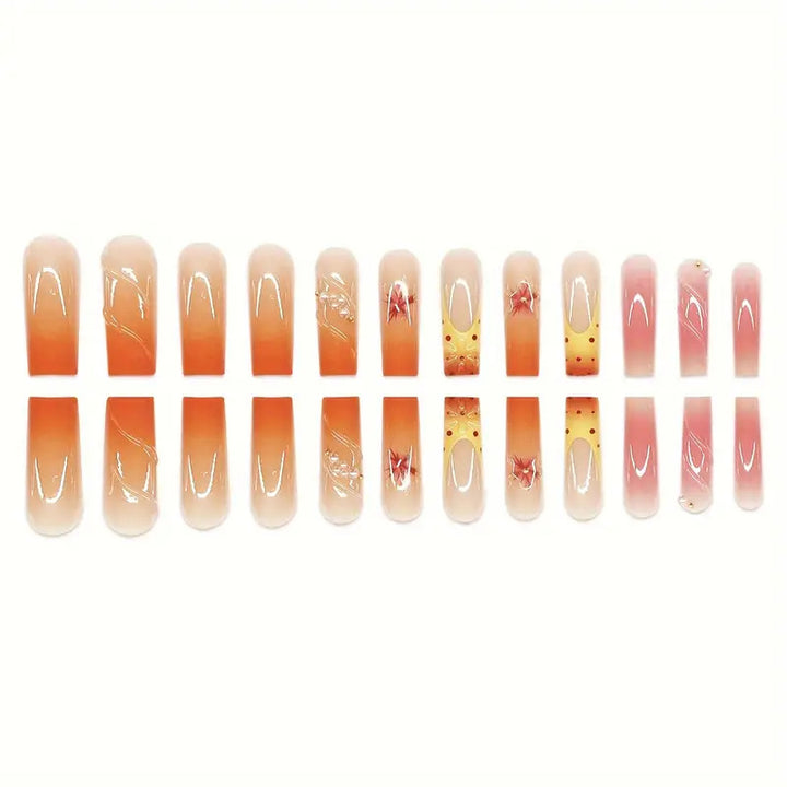 Künstlerische florale Nagelverzierungen Karnz