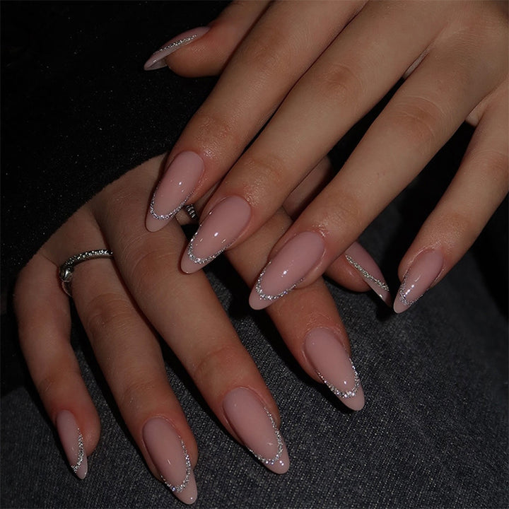 Kunstnagelset mit natürlichem Look und flexibler Passform Karnz