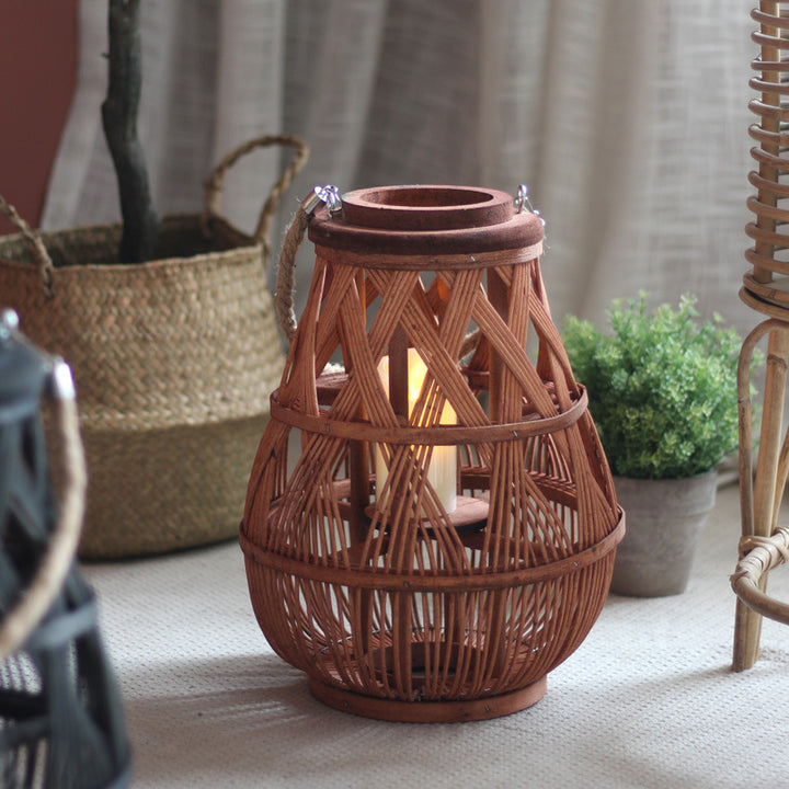Handgefertigte Rattanlaterne Karnz