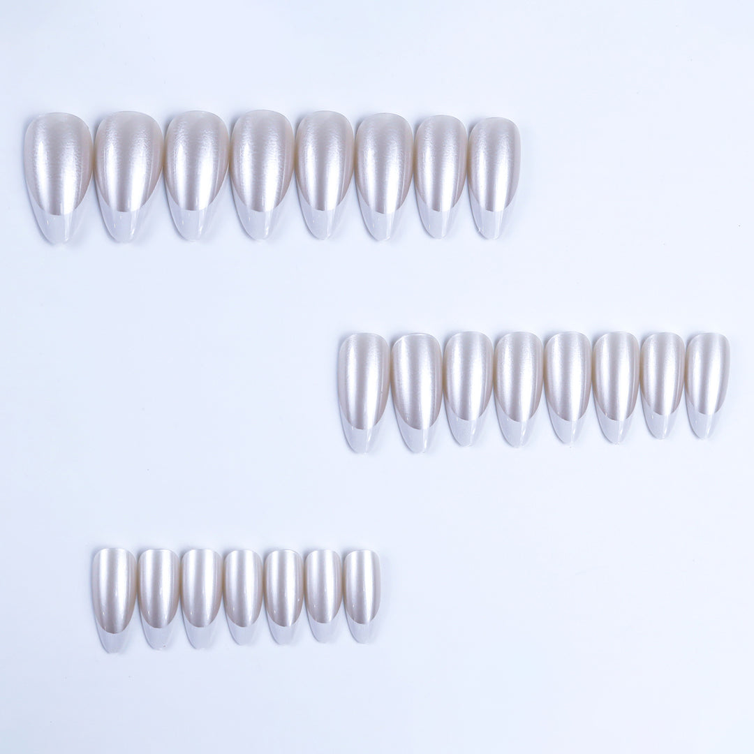 Kunstnägel Im Eleganten French-Tip-Design Karnz