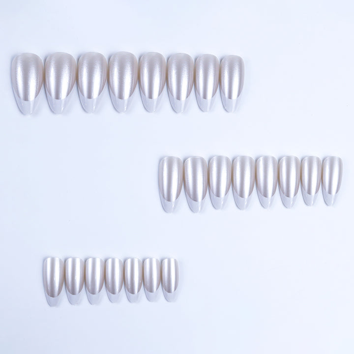 Kunstnägel Im Eleganten French-Tip-Design Karnz