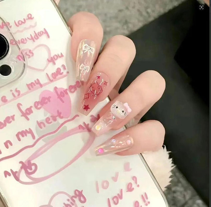 Kunstvolle Nagelset mit 3D-Blumen- und Schleifendetails Karnz