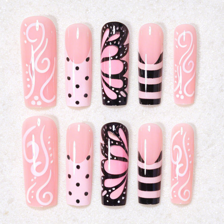 Künstlerisches Schmetterling Nageldesign Karnz