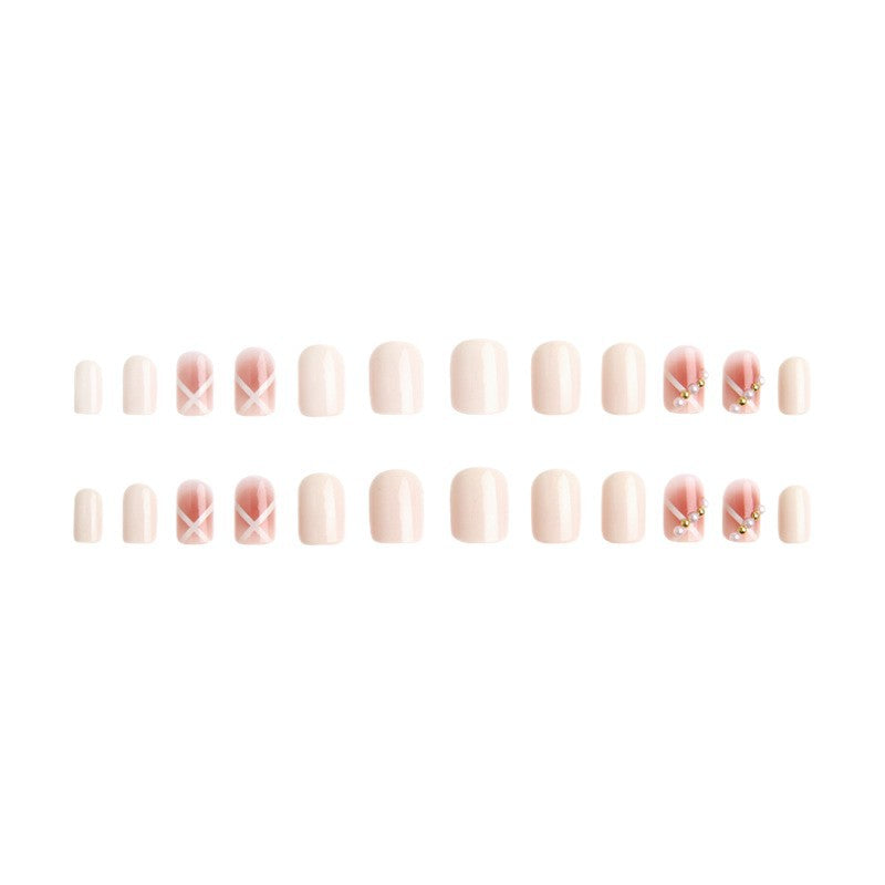 Kunstnagelset mit elegantem und verspieltem Design Karnz