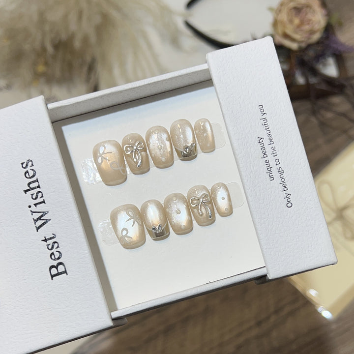 Elegantes mit Schleifen verziertes Press-On Nail Art Set Karnz