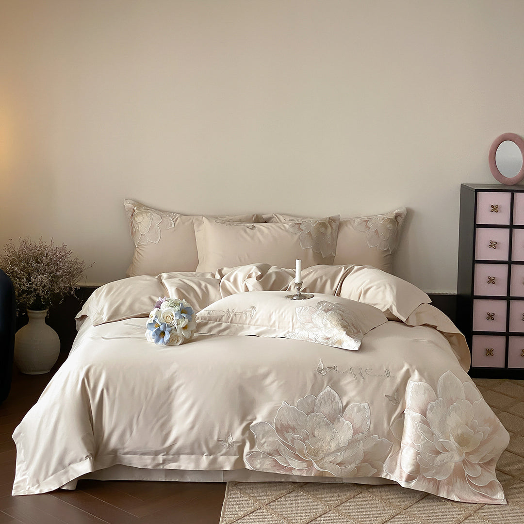 Luxuriöses Baumwoll-Satin Bettwäsche-Set mit großflächiger Blumenstickerei