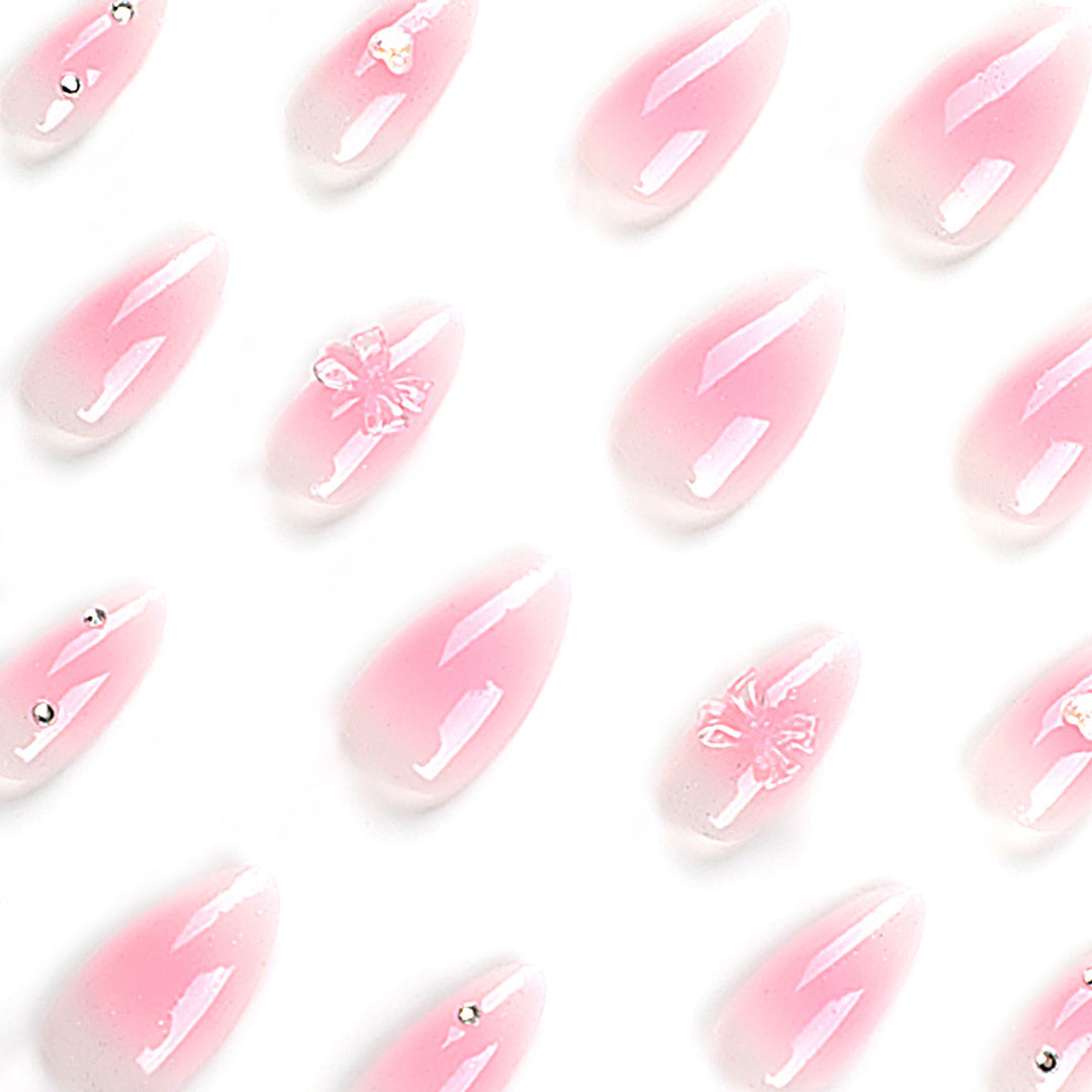Kunstvolle Stiletto-Nägel mit floralem Design und Glitzer Karnz