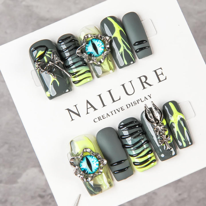 Künstlerisches Nageldesign-Set mit einzigartigen 3D-Designelementen