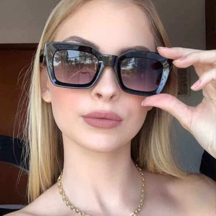 Damen oversized Sonnenbrille mit markantem Design Karnz