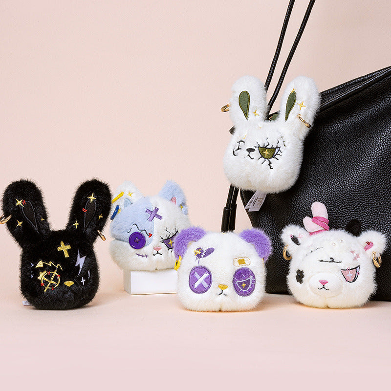 Faux-Fur Bunny Charm Schlüsselanhänger mit gesticktem Patchwork-Gesicht und goldenem Metallring Karnz