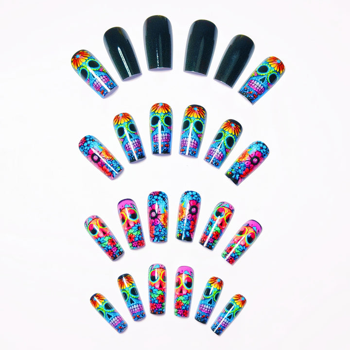 Kunstnagelset mit Lebhaftem Totenschädel-Design Karnz
