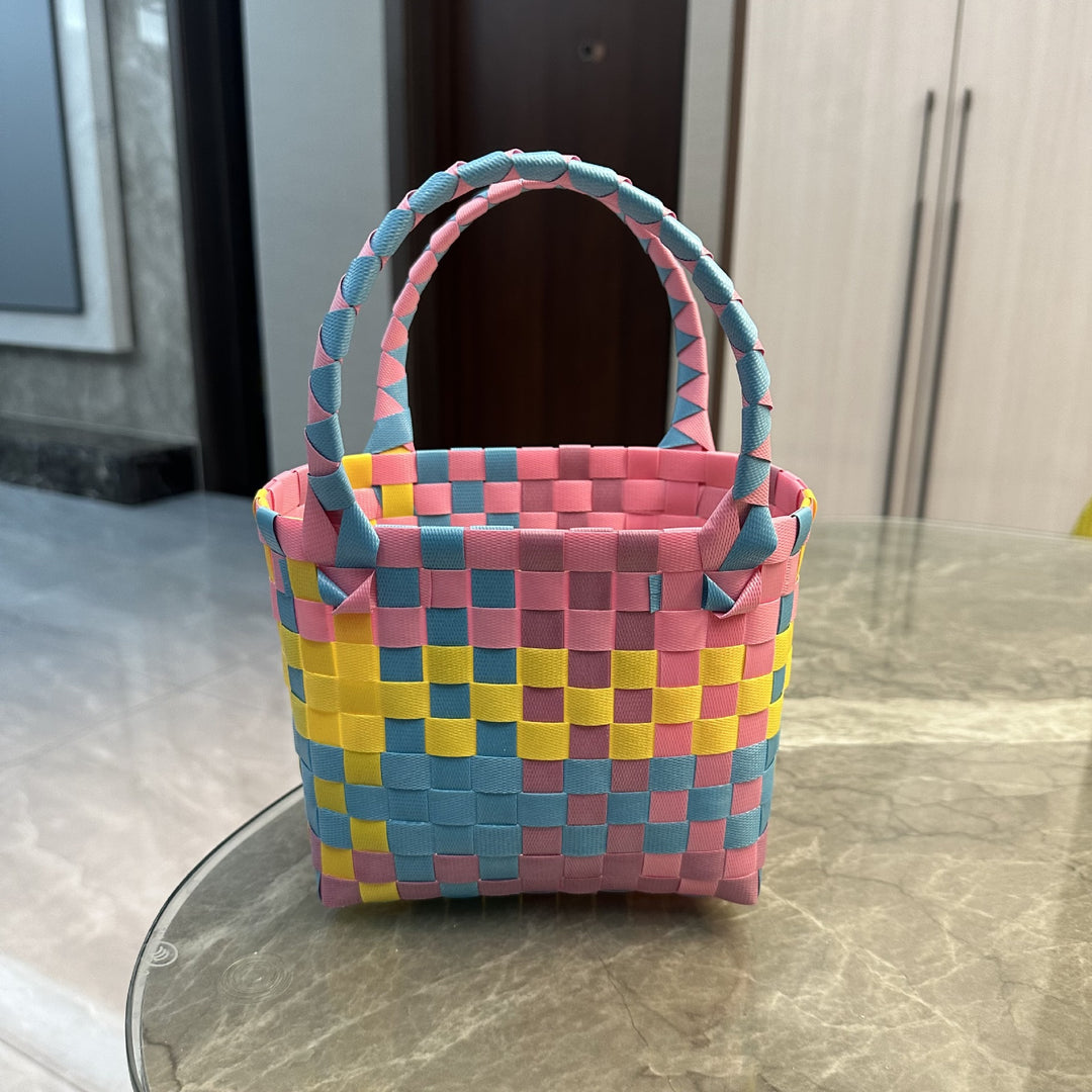 Verspielte und Bunte Korbtasche Karnz