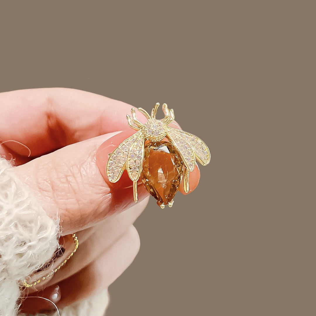 Exklusive Bienenbrosche mit Kristallen Karnz