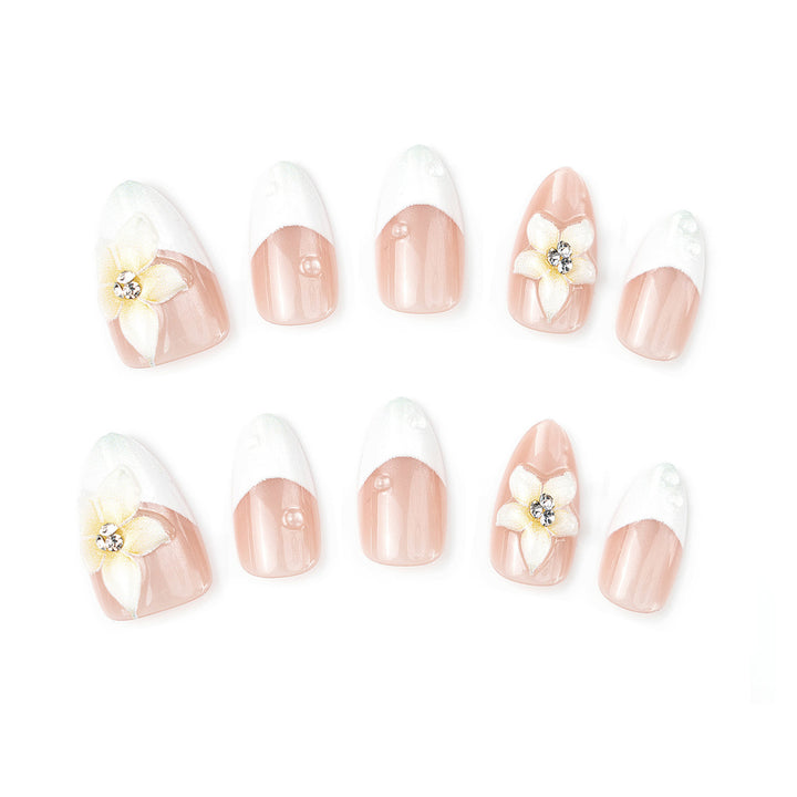 Premium dekorative Press-On-Nagelset mit floralen Akzenten Karnz