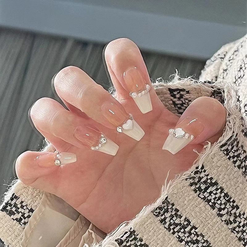 Kunstnagelset mit eleganten Blumen- und Glitzerverzierungen Karnz