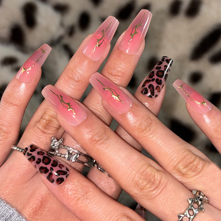 Künstlerische Press-On-Nagelspitzen Karnz