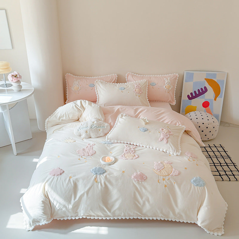 Bestickte Cloud und Bunny Baumwoll Bettbezugset mit Pom-Pom-Bordüre und Kissenbezügen