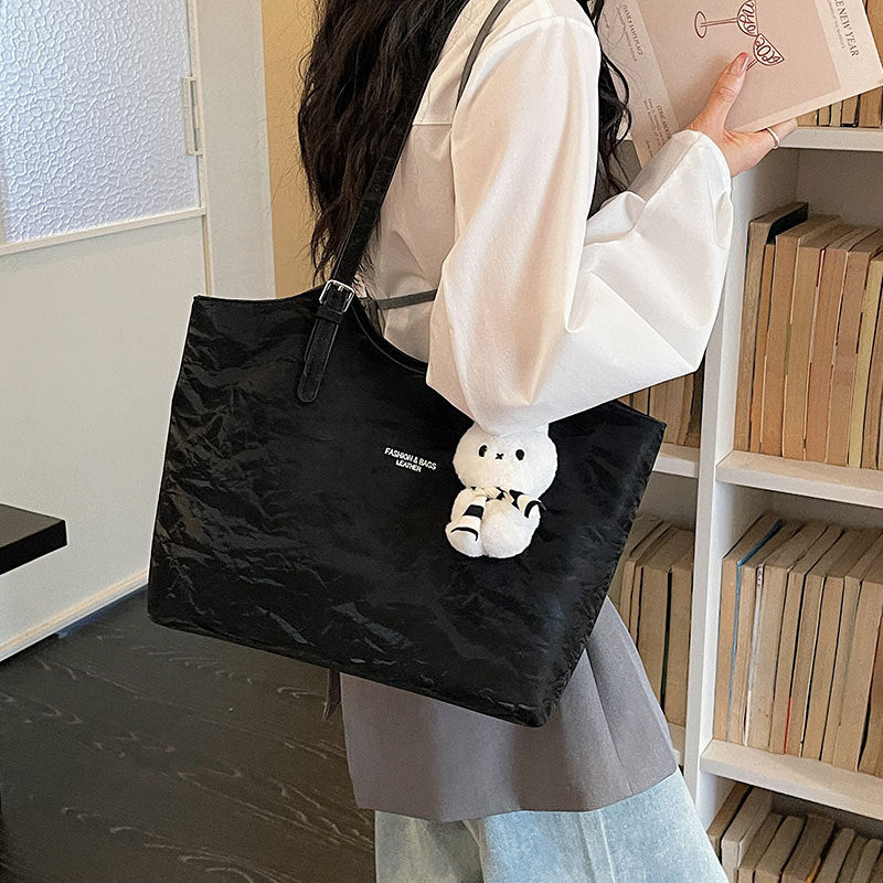 Stylische Texturierte Schultertasche Karnz