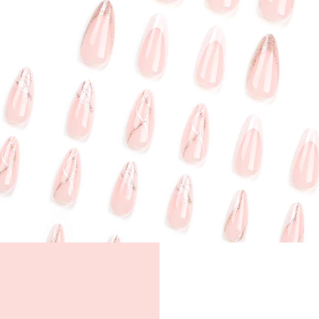 Kunstvolle Stiletto-Nägel mit elegantem Marmor- und Glitzer-Design Karnz