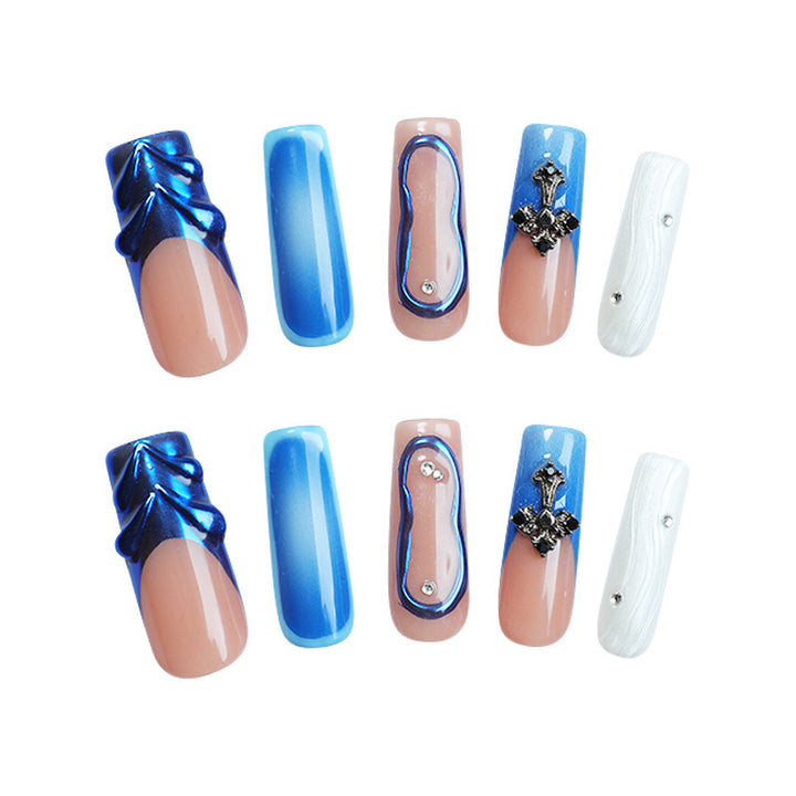 Kreatives Kunstnagelset mit glamourösen Designs Karnz
