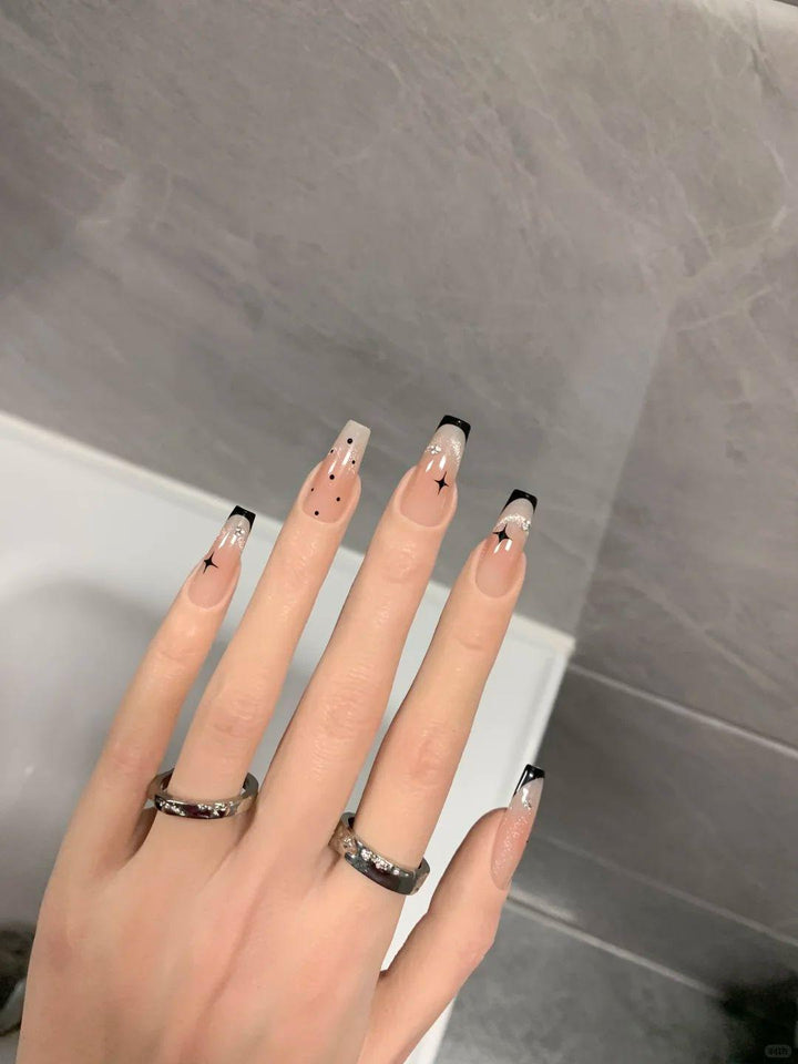 Künstlerisches Herzmuster Nagelkunstverlängerungen Karnz