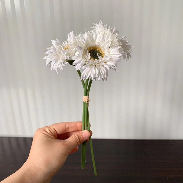 Lebensechte Blumenstrauß