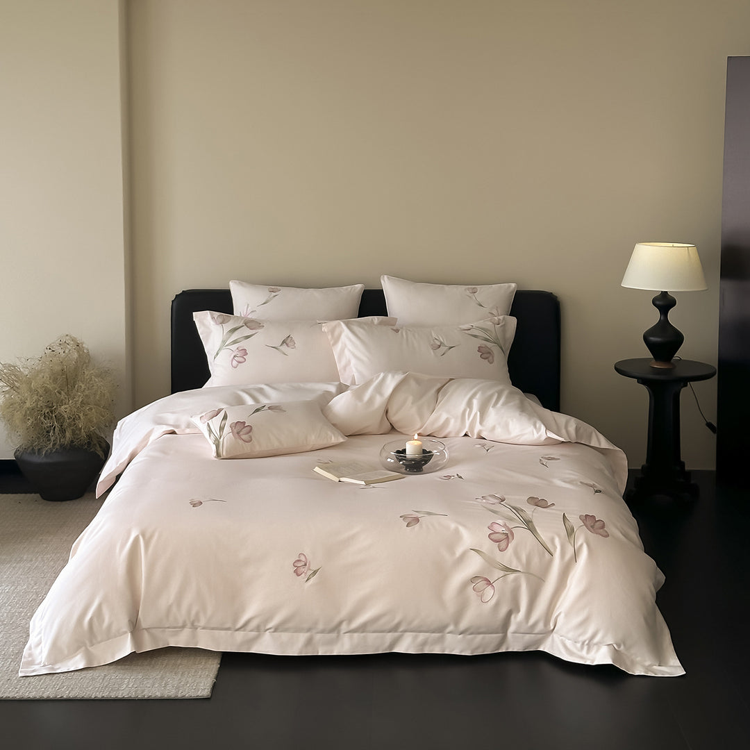 Bettwäsche-Garnitur aus Baumwollsatin mit zart gezeichneter Tulpen-Print und extraweichem Finish