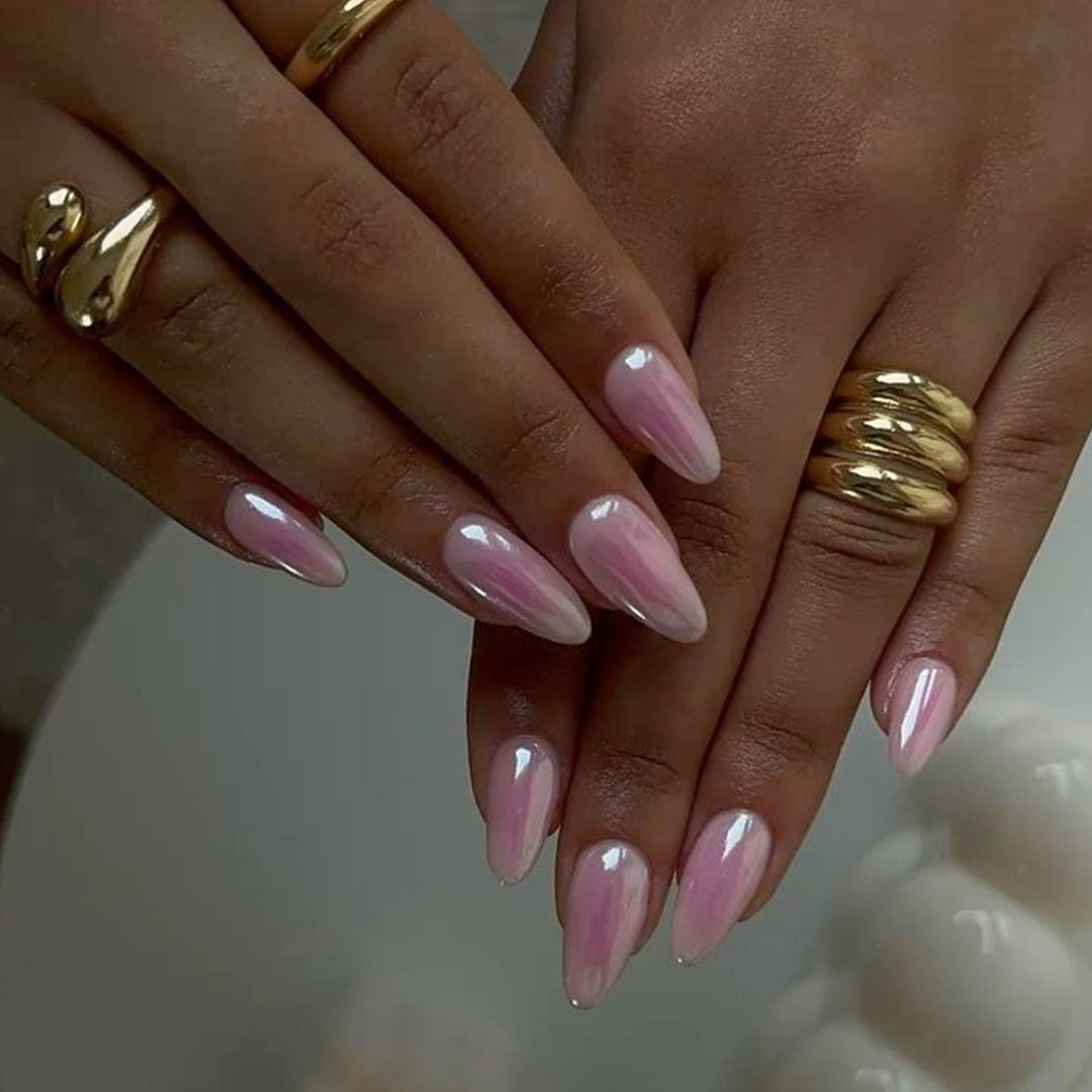 Kunstvolle Nagelverlängerungen im eleganten Ombre-Design Karnz